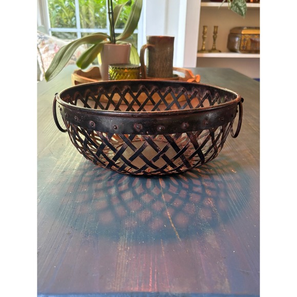 Other - VTG Woven Metal Basket Bronze Copper Patina Round Fruit Bowl Ring Handle